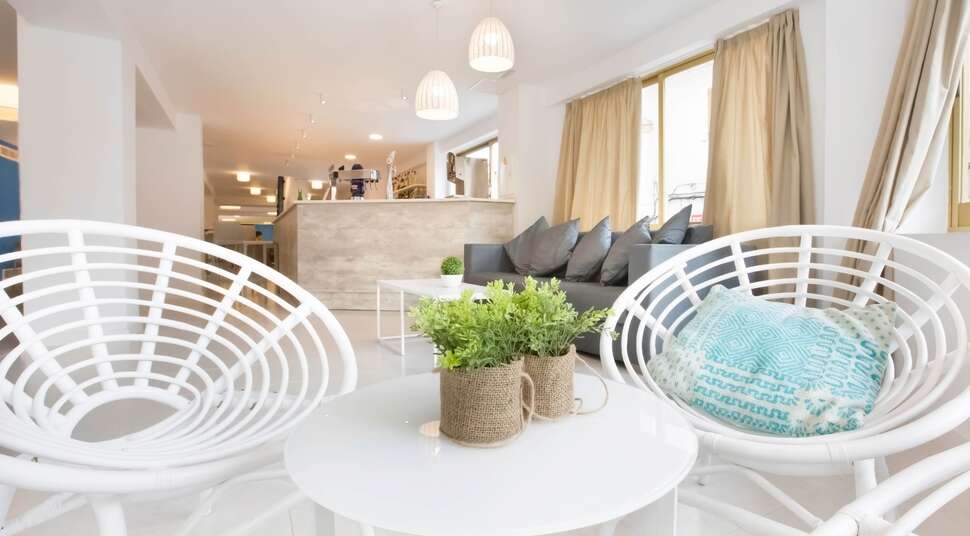 Een foto van het interieur van Blue Sea Arenal Tower