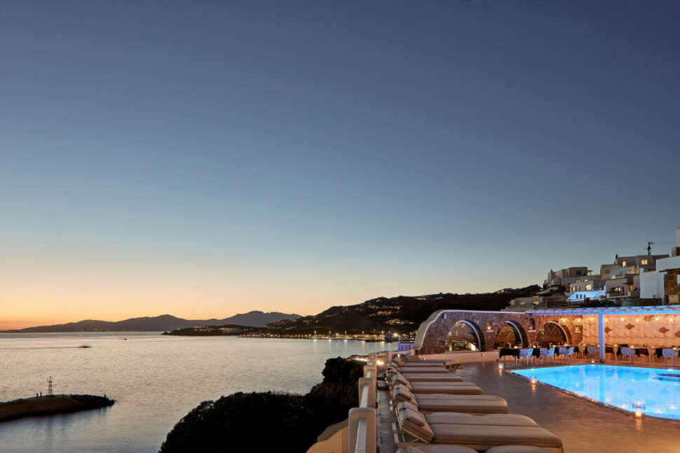 Een foto van het zwembad bij Kouros Hotel & Suites