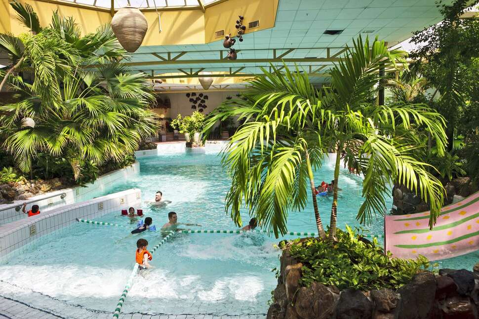 Een foto van het zwembad bij Center Parcs Limburgse Peel