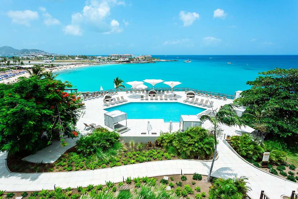 Een foto van het zwembad bij Sonesta Ocean Point