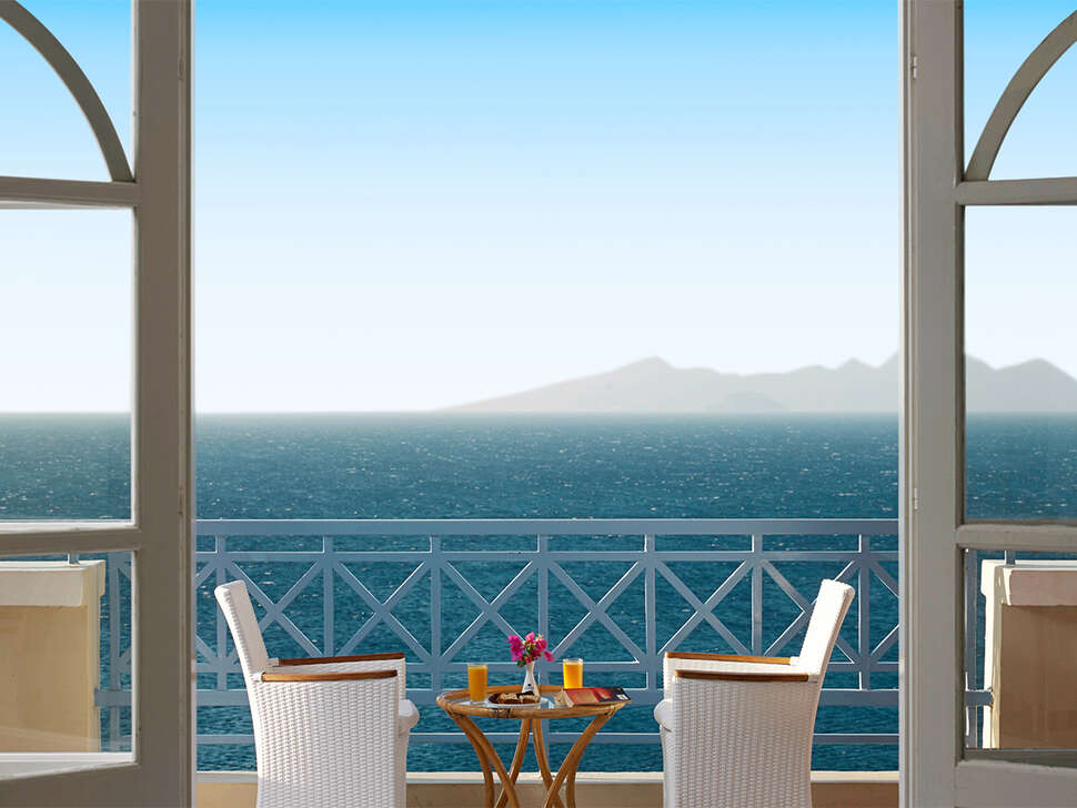 Een foto van het terras bij Mitsis Summer Palace Beach Hotel