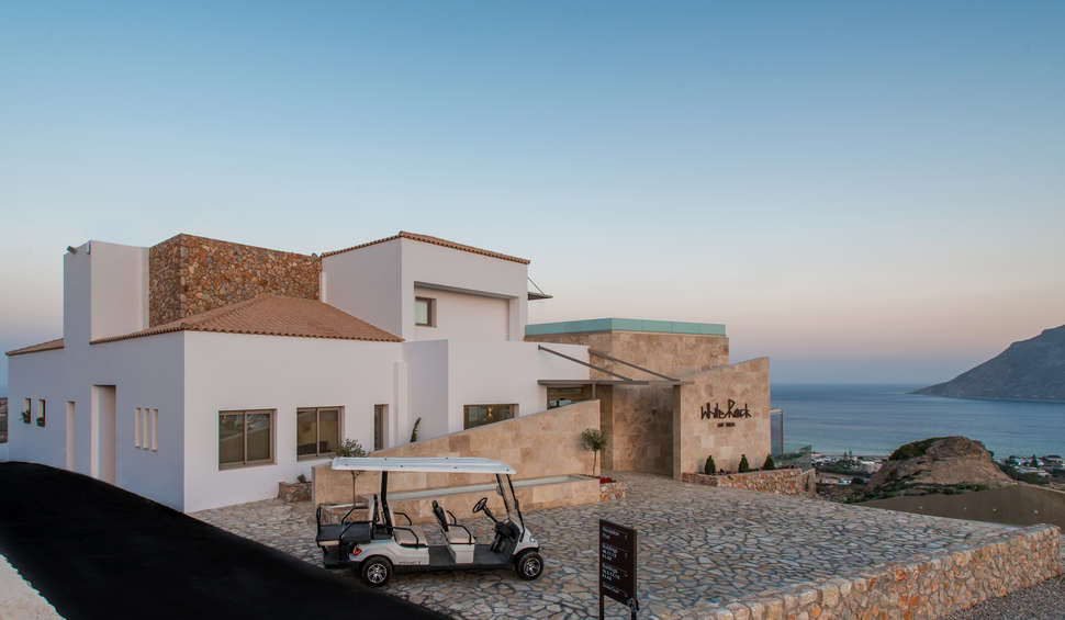 Een foto van de buitenkant van White Rock of Kos