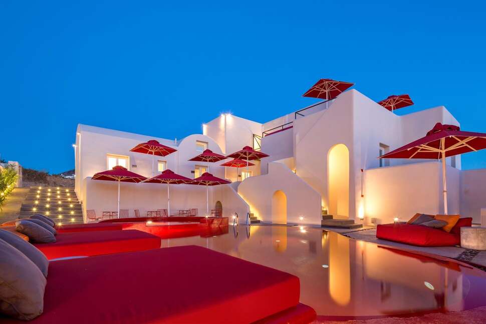 Een foto van de buitenkant van Art Hotel Santorini
