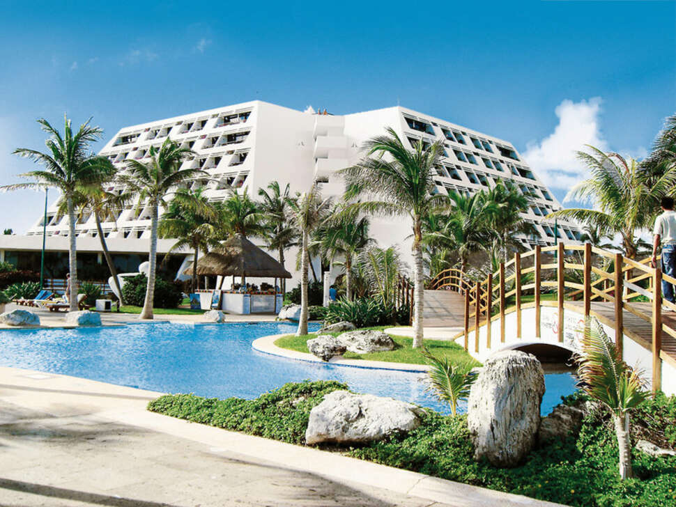 Een foto van het zwembad bij Grand Oasis Cancun