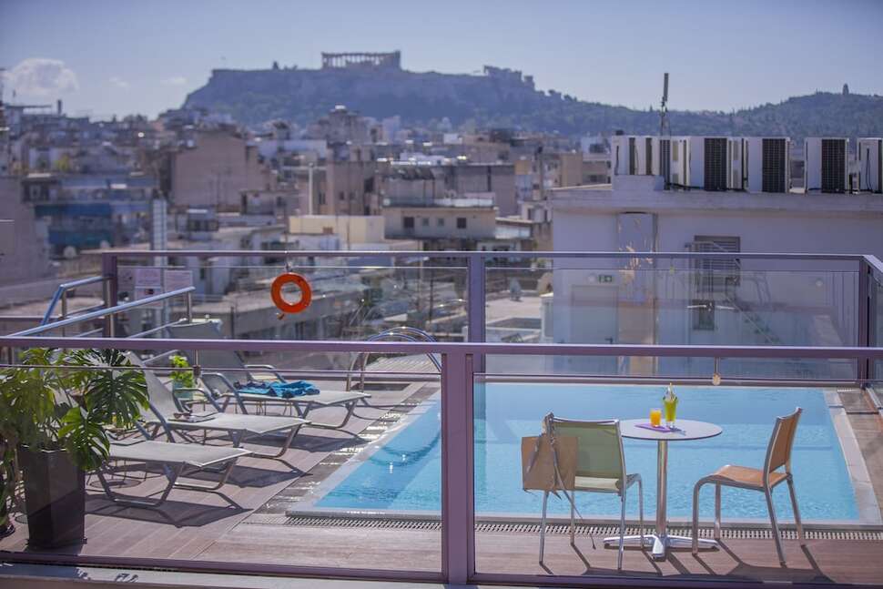 Een foto van het zwembad bij Novus City Hotel