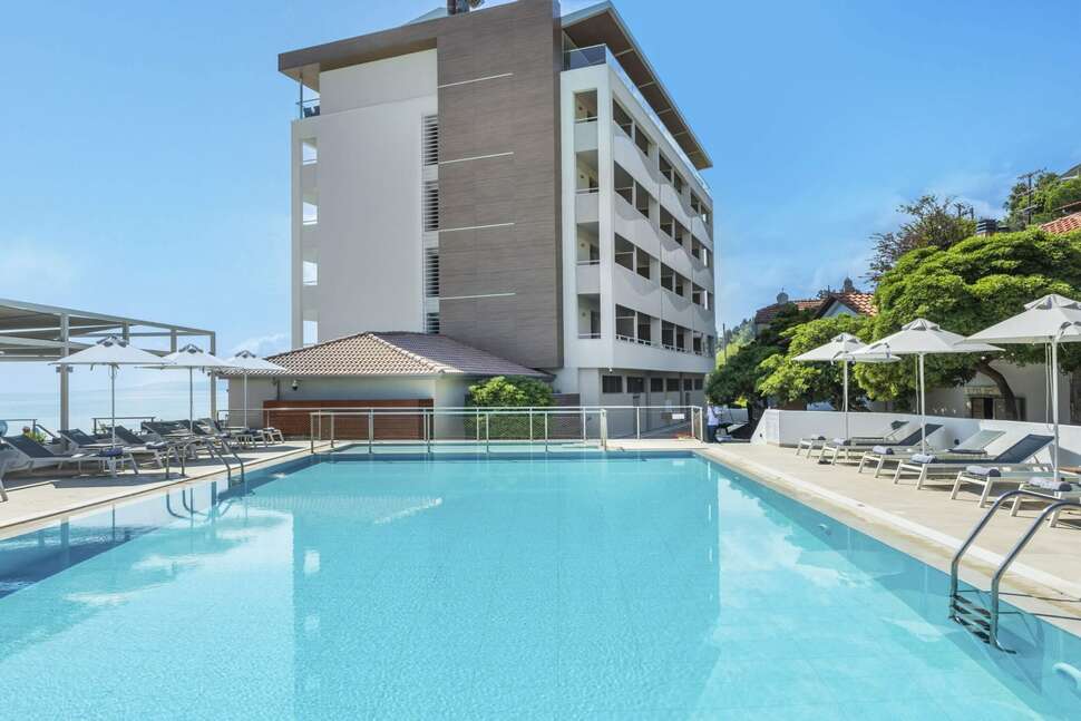 Ein Foto vom Pool im Ammon Zeus Hotel