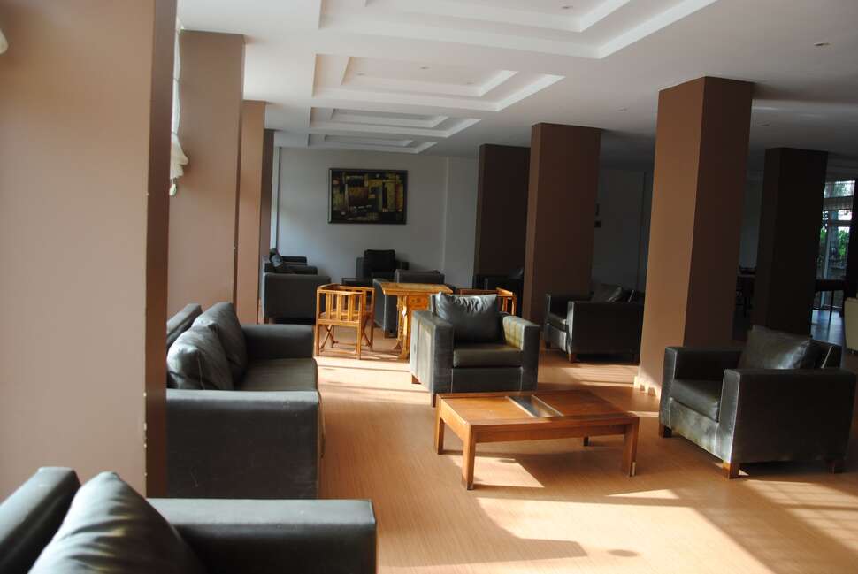 Een foto van het interieur van Hotel Flora Suites