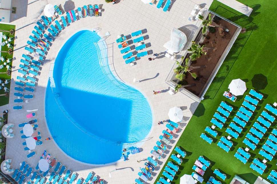 Ein Foto vom Pool im Port Benidorm Hotel & Spa