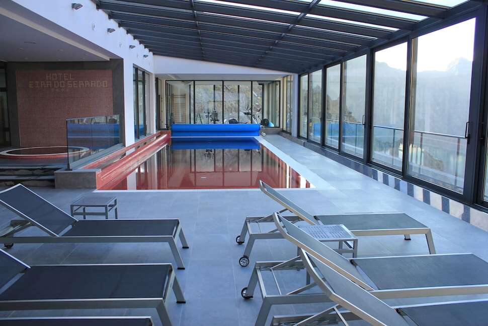 Een foto van het zwembad bij Estalagem Eira do Serrado