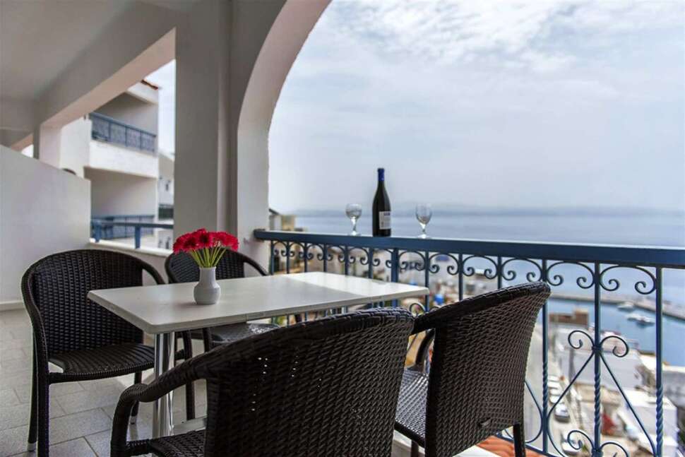 Een foto van het terras bij Appartementen Ariadne