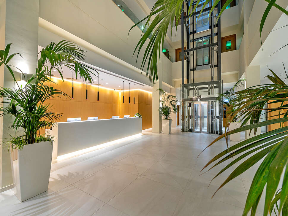 Een foto van het interieur van Faros Hotel