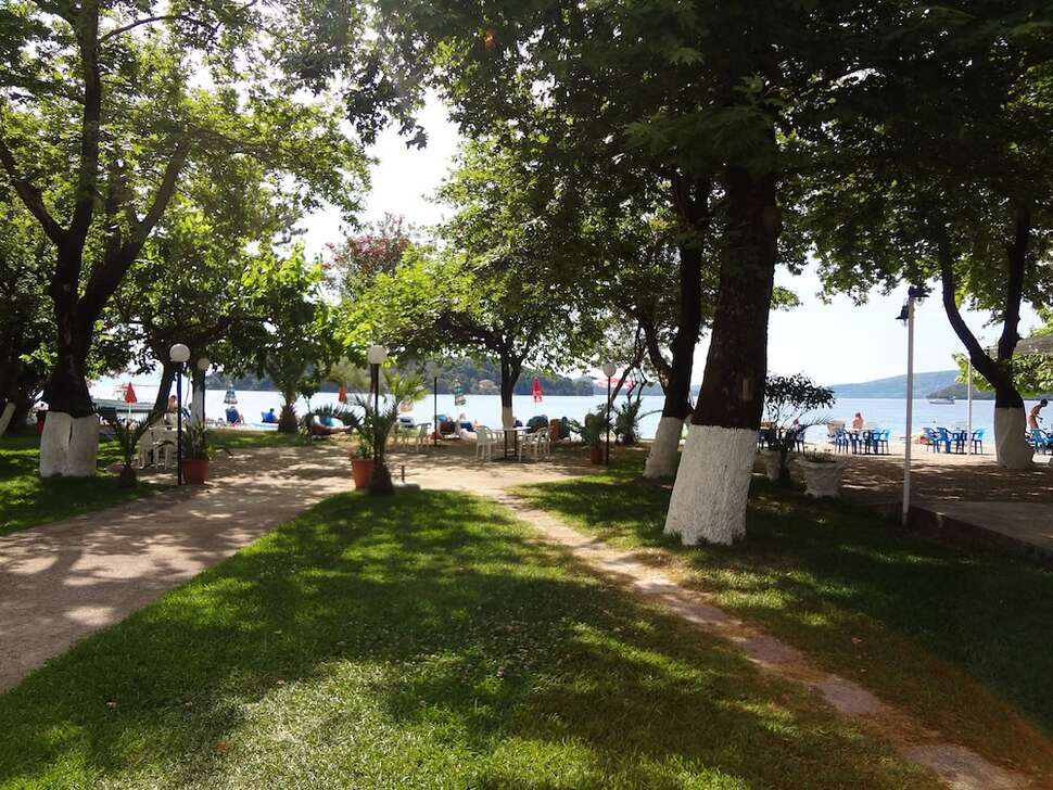 Ein Foto von der Terrasse im Hotel Avra Beach