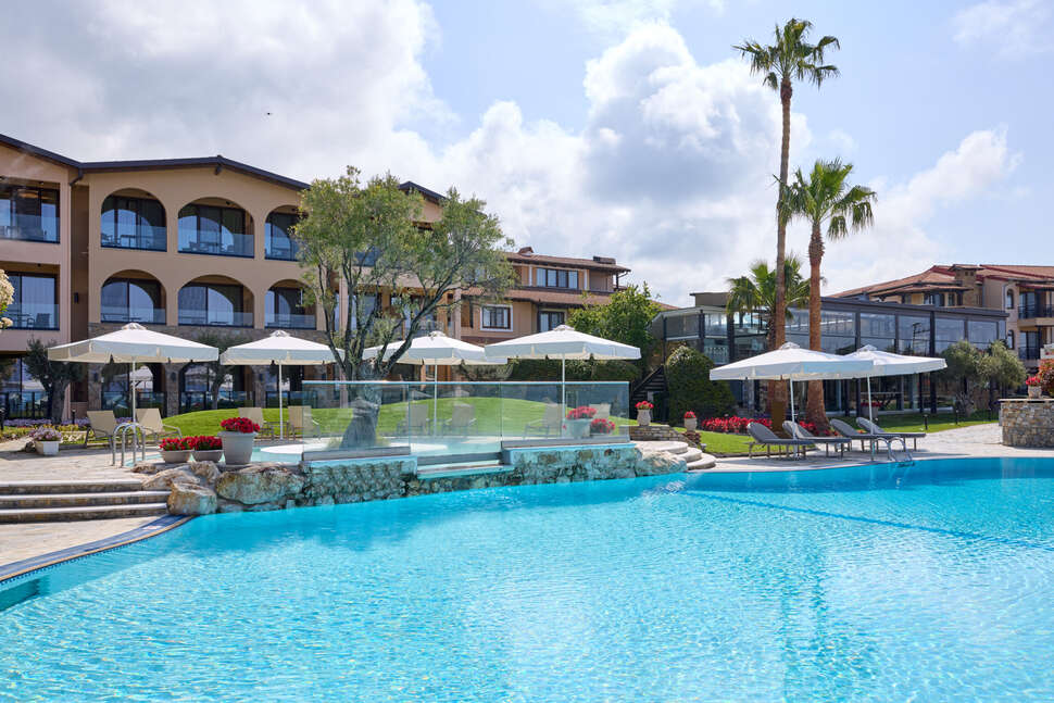 Een foto van het zwembad bij Anthemus Sea Beach Hotel & Spa