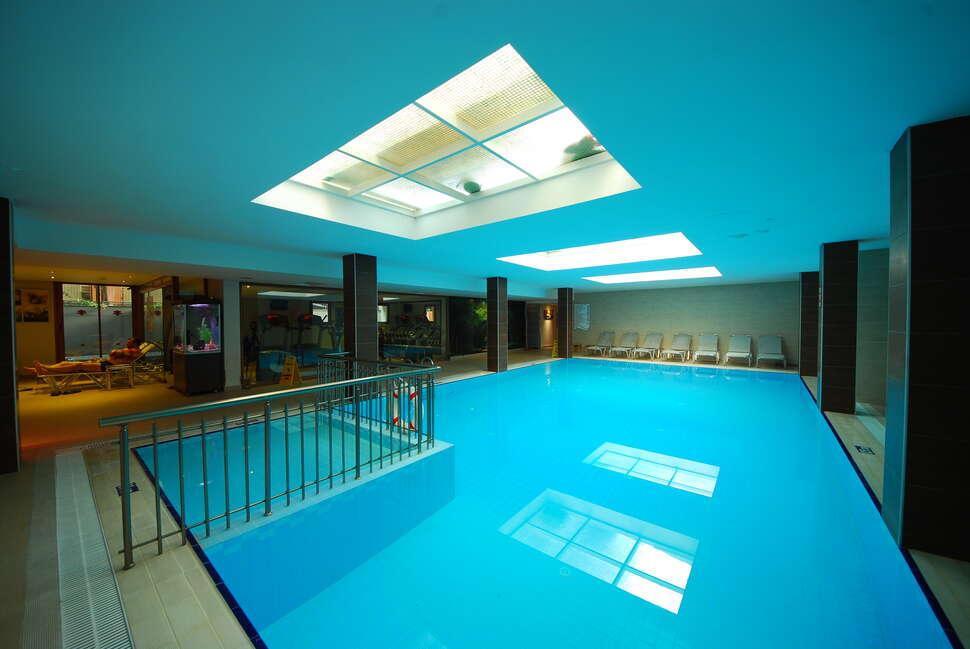Een foto van het zwembad bij Pasabey Hotel