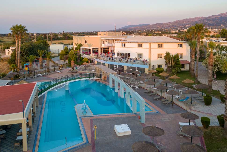 Een foto van het zwembad bij Corali Hotel & Village