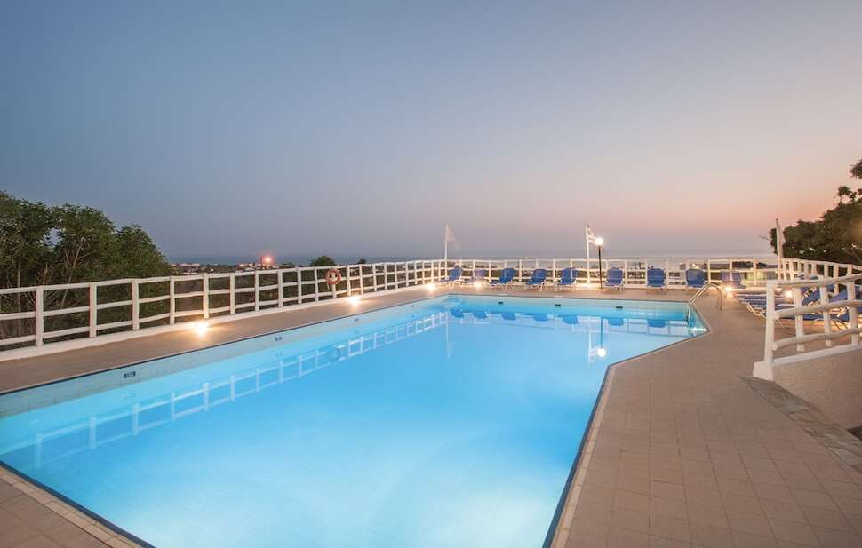 Ein Foto vom Pool im Panorama Seaview Apartments