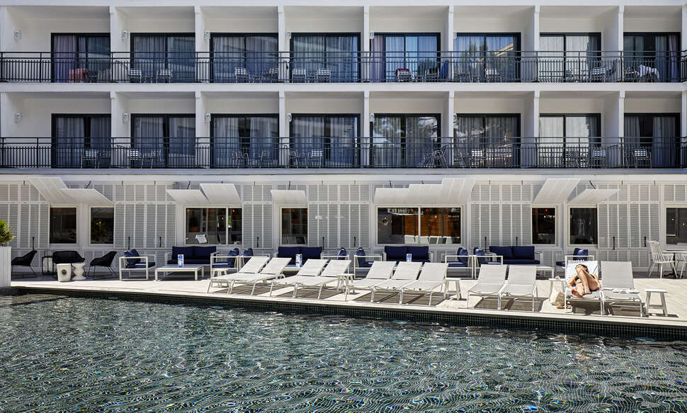 Een foto van het zwembad bij Hotel Delamar