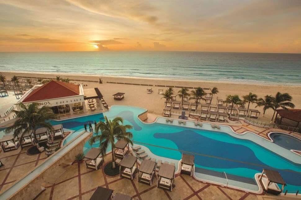 Een foto van het zwembad bij Hyatt Zilara Cancun