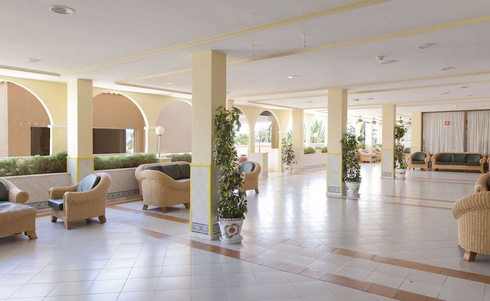 Een foto van het interieur van Playadulce Hotel