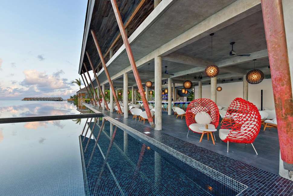 Een foto van het zwembad bij Kuramathi Island Resort
