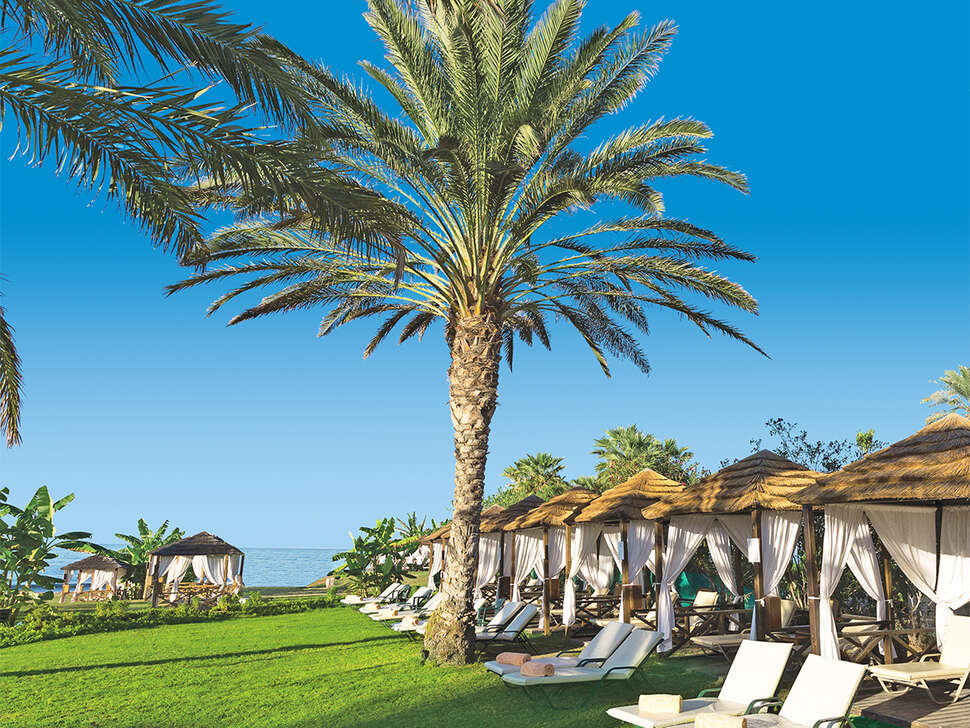 Een foto van Constantinou Bros Athena Royal Beach Hotel