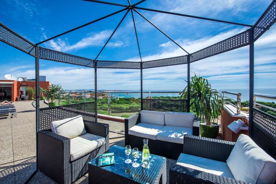 Een foto van het terras bij Aqua Pedra dos Bicos