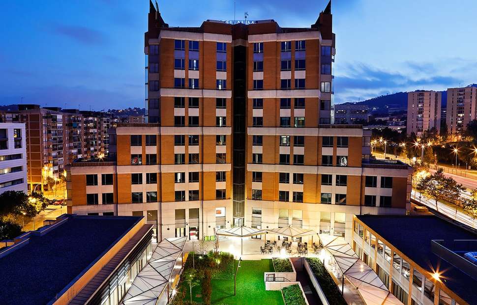 Een foto van de buitenkant van Hotel Alimara