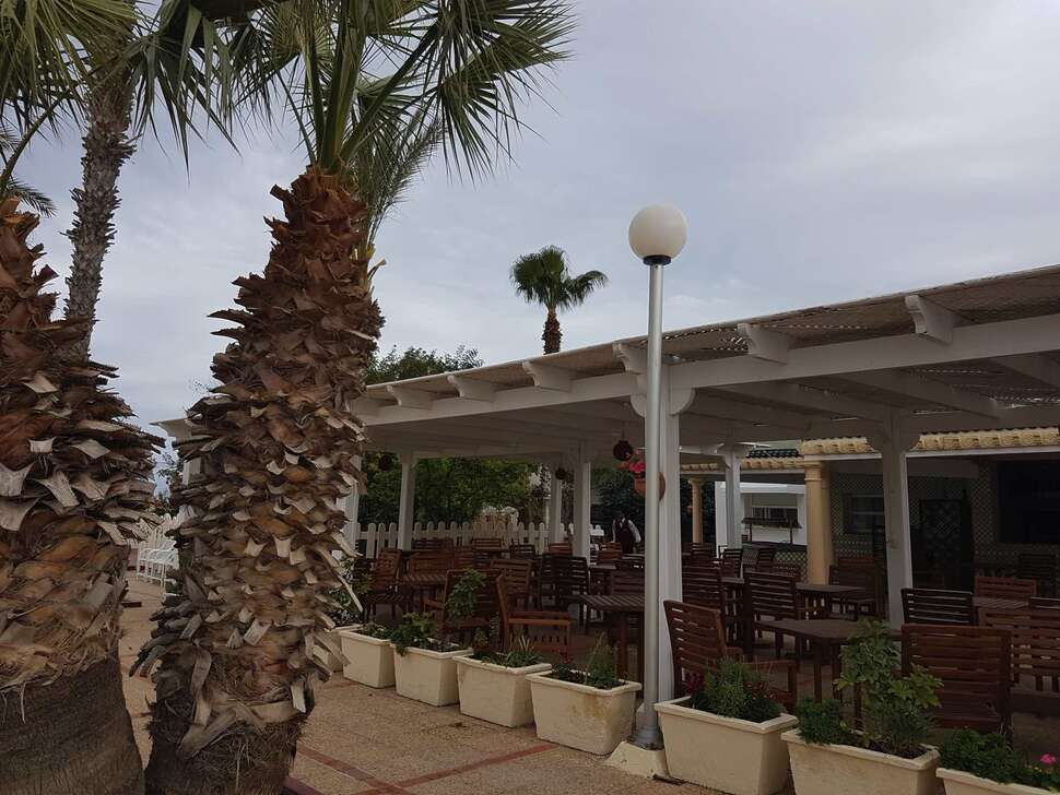 Ein Foto von der Außenansicht des El Mouradi Palm Marina