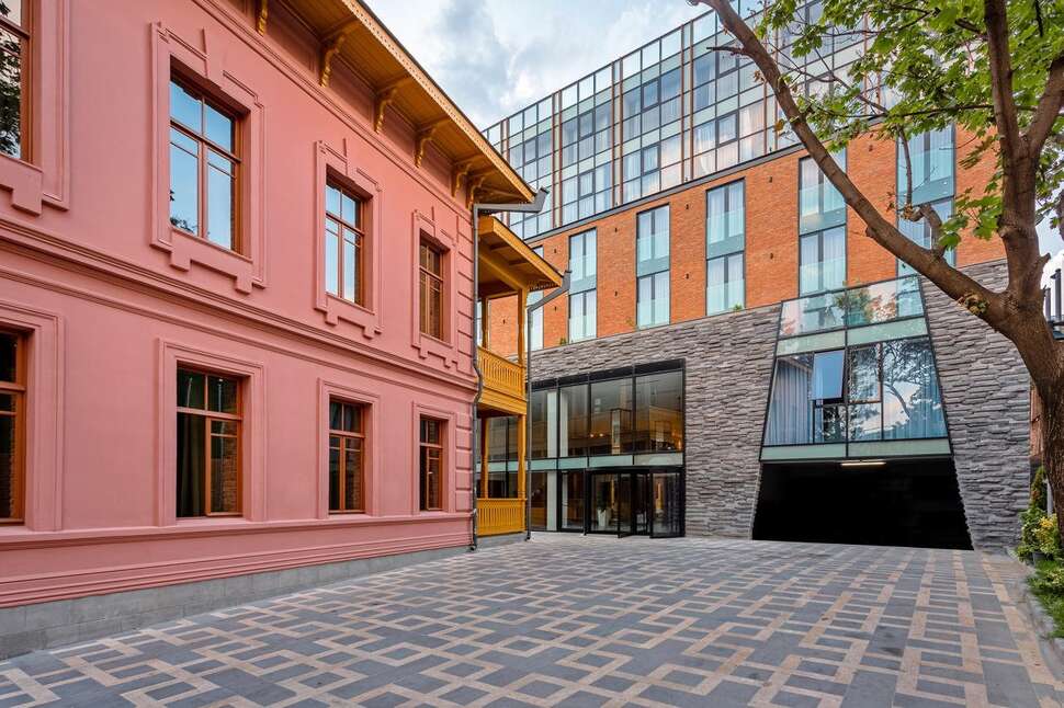 Een foto van Ramada by Wyndham Tbilisi Old City