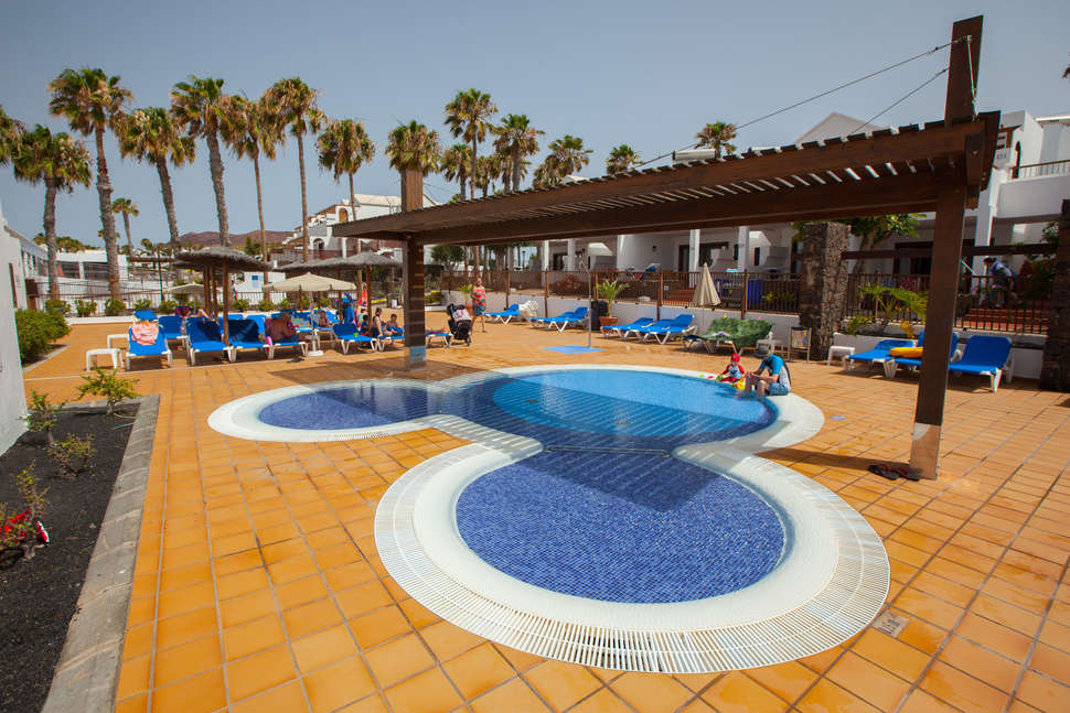 Een foto van het zwembad bij Flamingo Beach