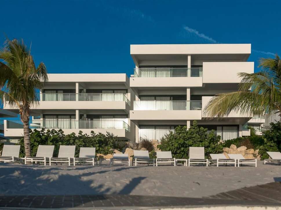 Een foto van de buitenkant van Papagayo Beach Hotel