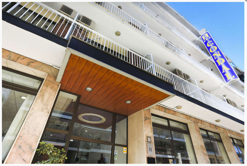 Ein Foto von der Außenansicht des Hotel Mareny Benidorm