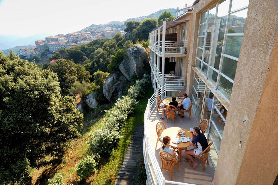 Een foto van het terras bij Hotel San Damianu