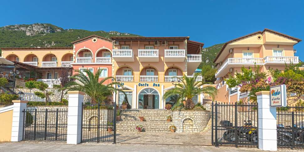 Ein Foto von der Außenansicht des Lido Corfu Sun Hotel