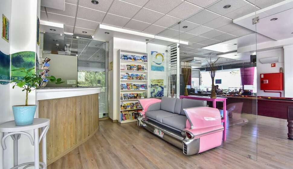 Een foto van het interieur van Bayside Salgados Appartementen