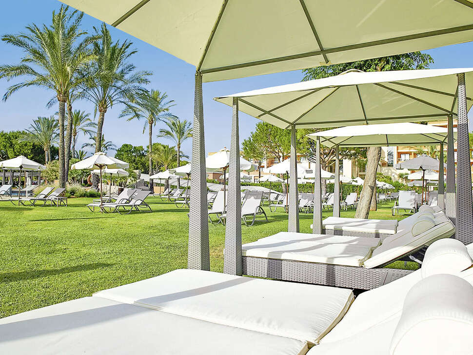 Een foto van het terras bij Hipotels Hipocampo Palace & Spa Hotel