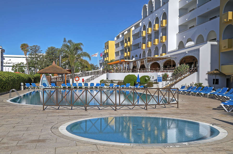 Een foto van het zwembad bij Paladim & Alagoa Mar Hotels