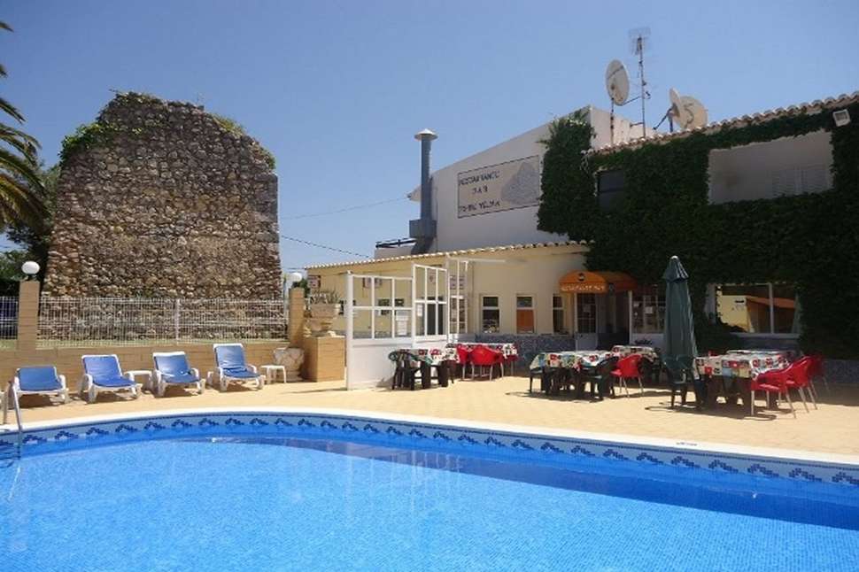 Een foto van het zwembad bij Torre Velha Algarve