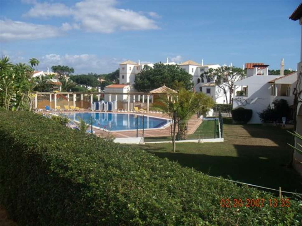 Ein Foto vom Pool im Old Village Apartments