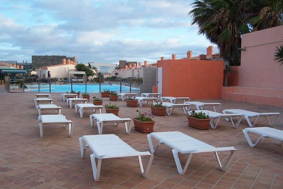 Een foto van het terras bij Bungalows Castillo Playa