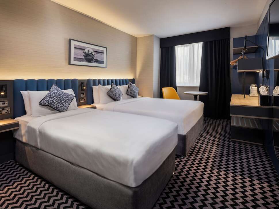 Een foto van The Academy Plaza Hotel
