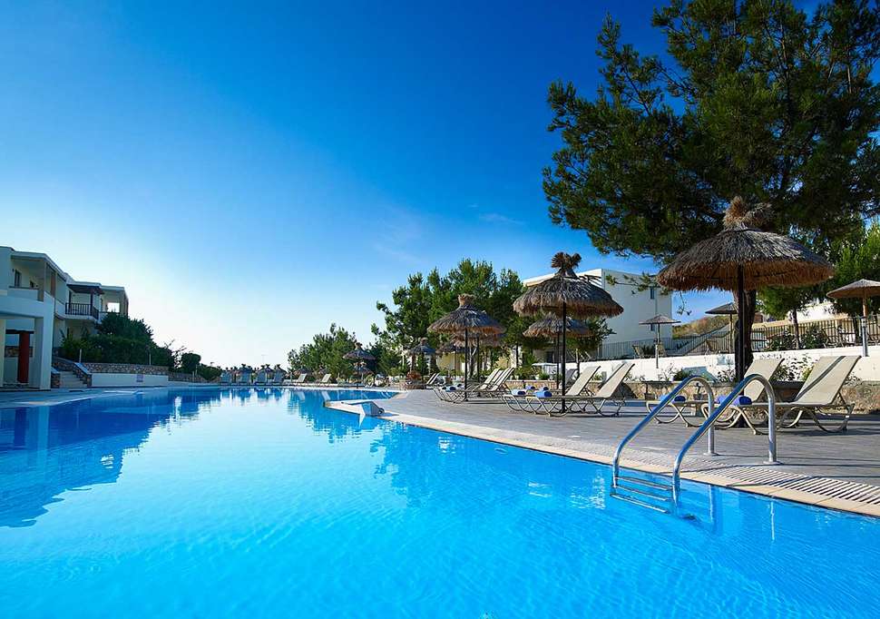 Een foto van het zwembad bij Labranda Miraluna Village & Spa