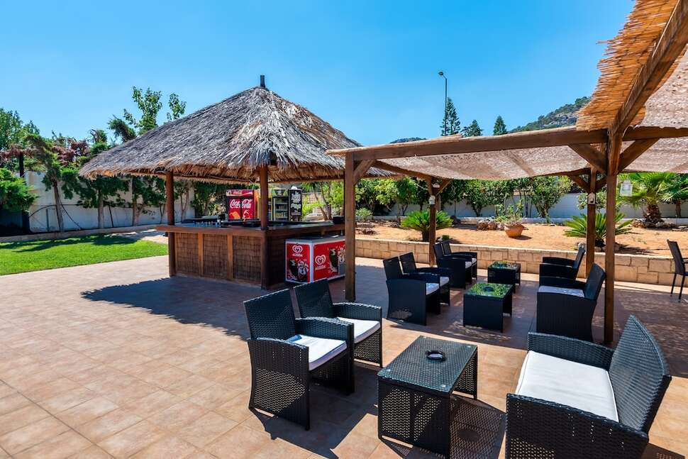 Een foto van het terras bij W Suites