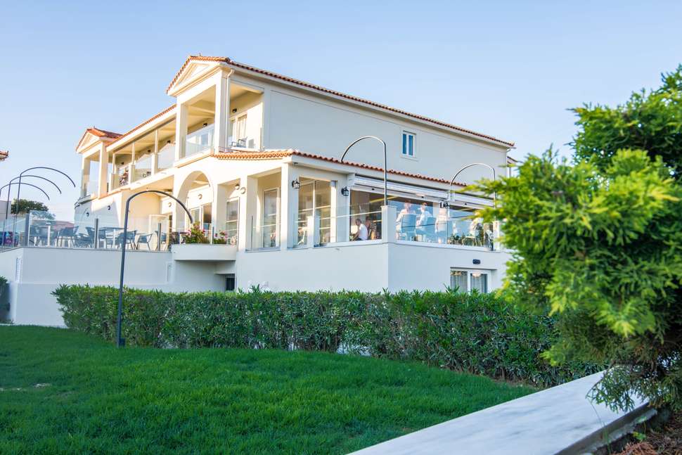 Een foto van de buitenkant van Surreal Exotica Hotel & Spa by Zante Plaza