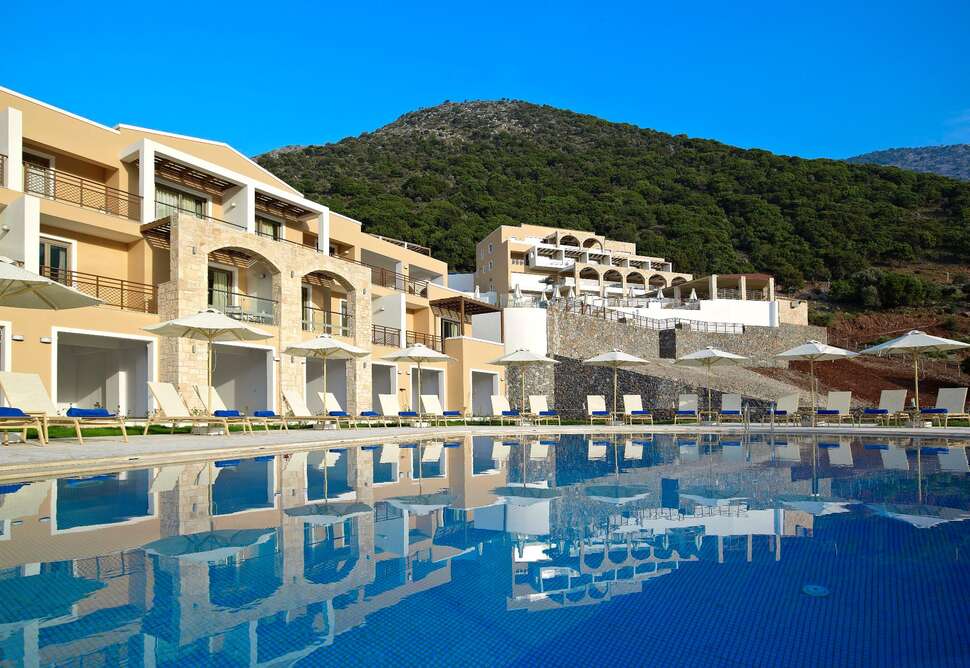 Een foto van het zwembad bij Filion Suites Resort & Spa