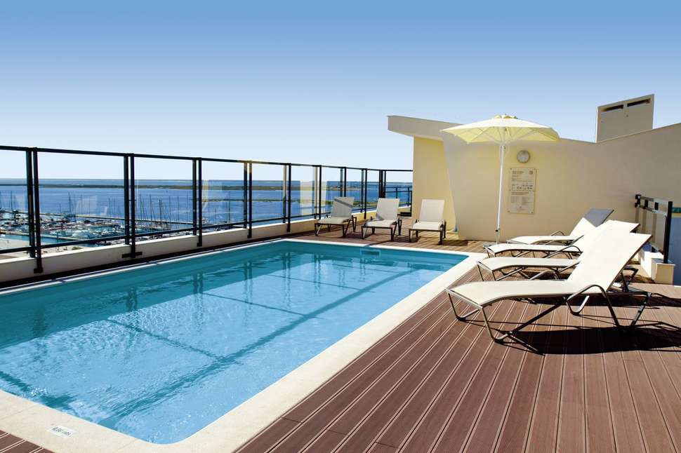 Een foto van het zwembad bij Real Marina Residence