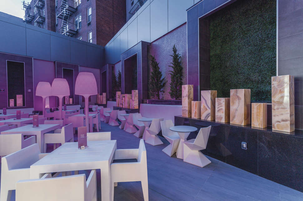 Een foto van het terras bij Riu Plaza New York Times Square