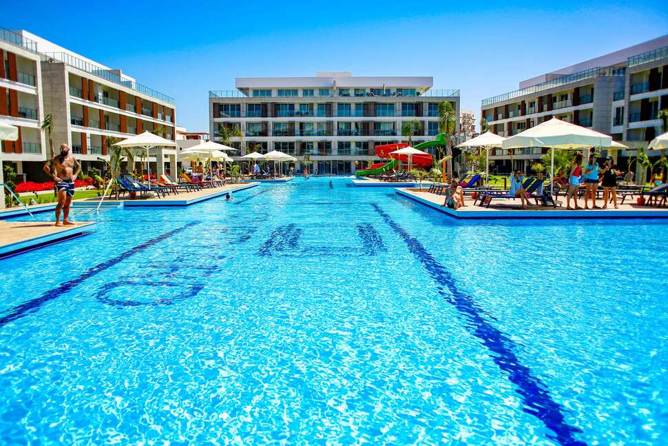Ein Foto Courtyard Long Beach Holiday Resort