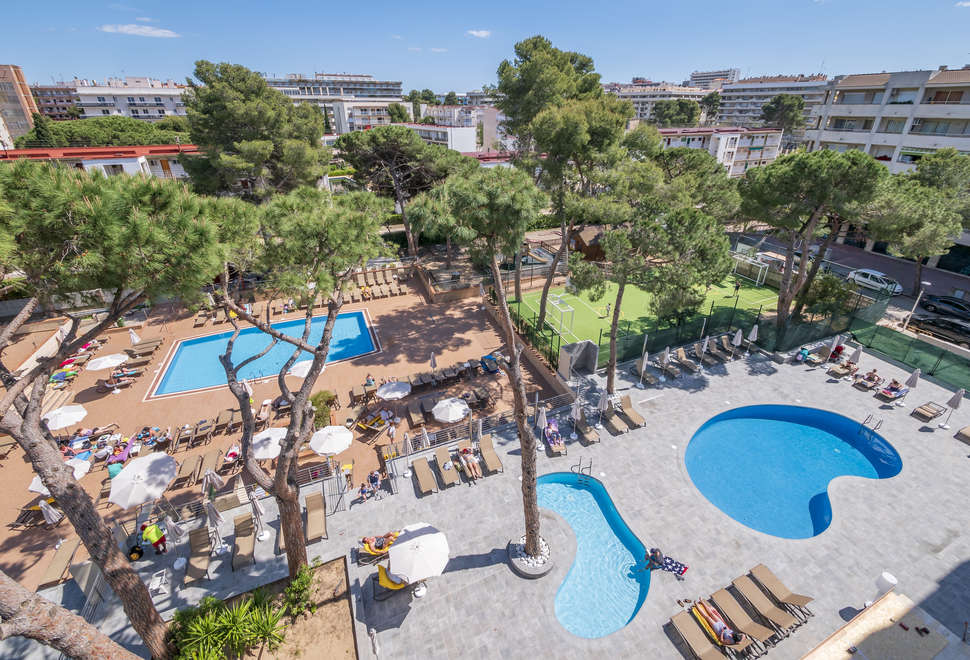 Ein Foto vom Pool im Golden Port Salou & Spa