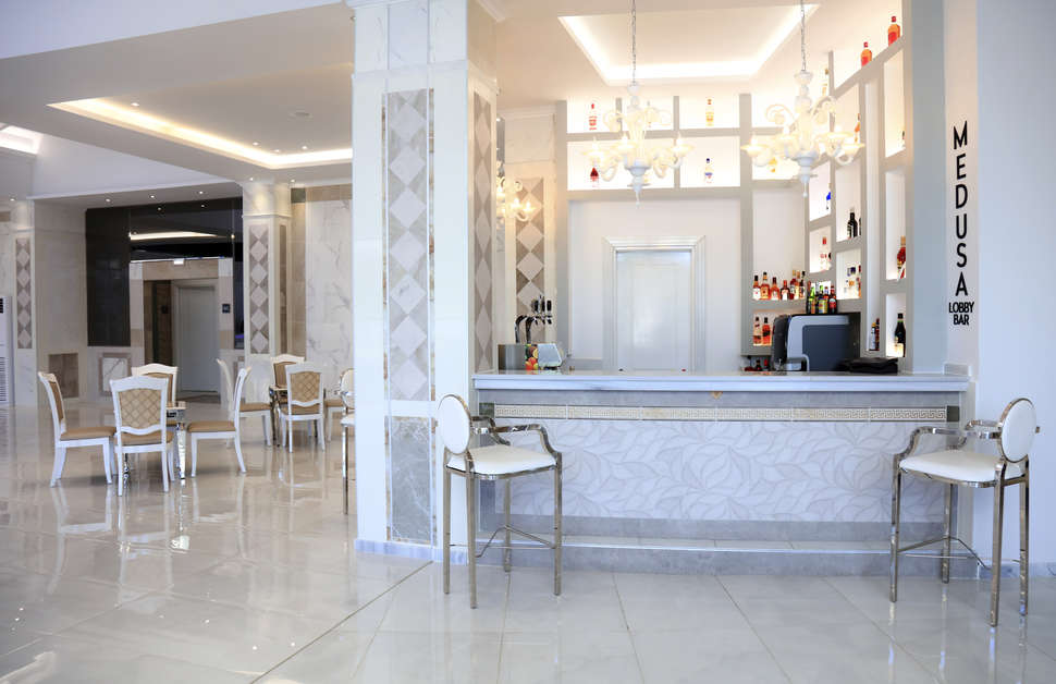 Een foto van het interieur van Sandy Beach & Villas